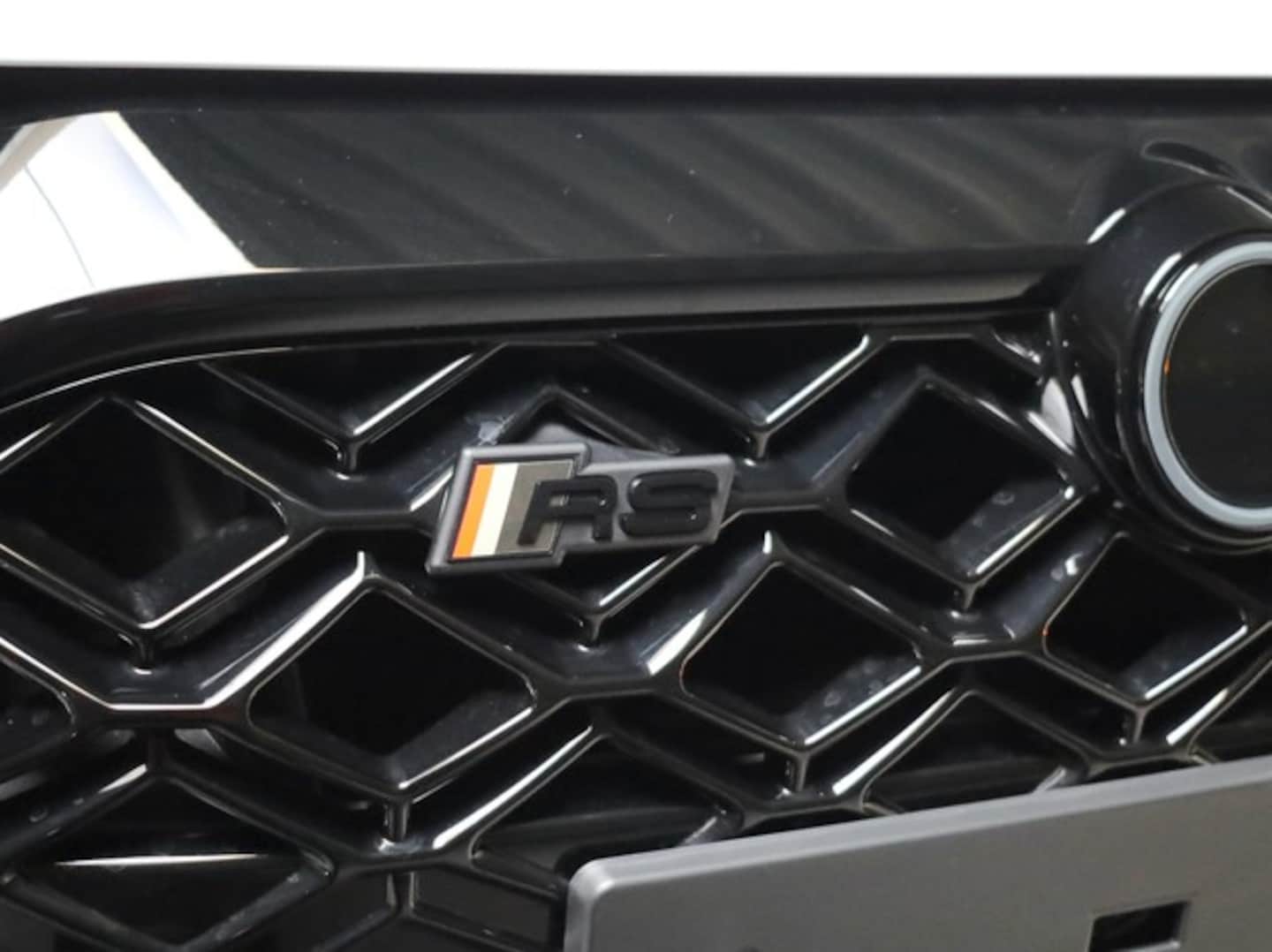 Bild über Audi RS 3 Limousine TFSI quattro 294 kW S tronic - für weitere Informationen kontaktieren Sie den Audi Partner
