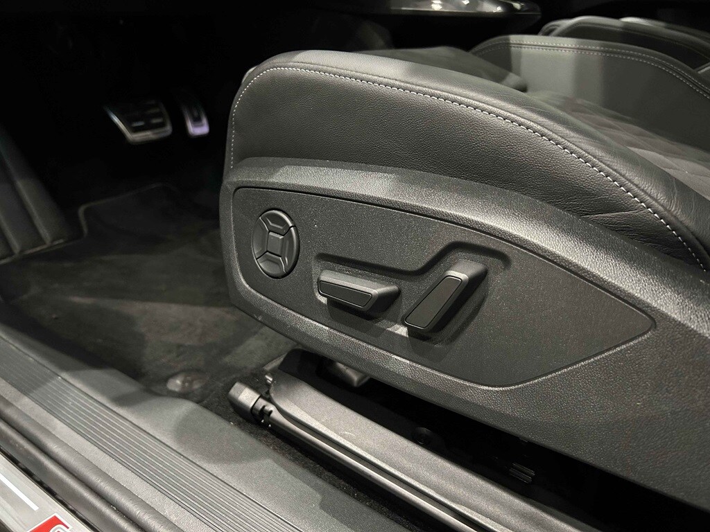 Bild som visar&nbsp;Audi Q4 e-tron&nbsp;Q4 45 e-tron quattro S line 210,00 kW - för mer information kontakta din Audi Partner