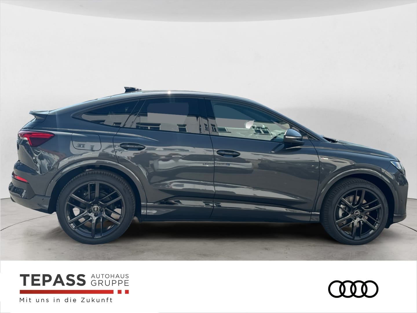 Bild über Audi Q4 Sportback e-tron e-tron quattro 220 kW - für weitere Informationen kontaktieren Sie den Audi Partner