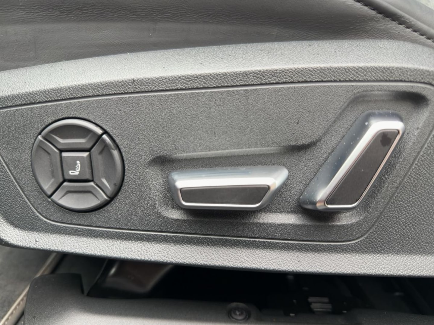 Bild über Audi S6 Avant TDI quattro tiptronic - für weitere Informationen kontaktieren Sie den Audi Partner