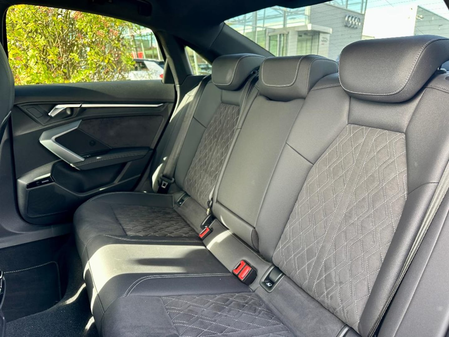 Bild über Audi S3 Limousine TFSI quattro S tronic - für weitere Informationen kontaktieren Sie den Audi Partner