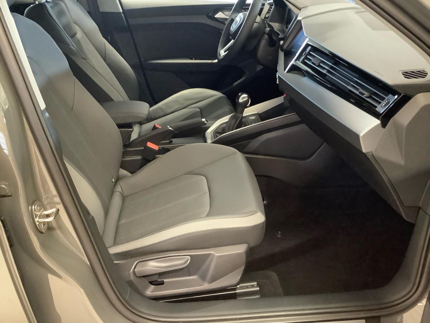 Bild über Audi A1 Sportback S line 30 TFSI S tronic - für weitere Informationen kontaktieren Sie den Audi Partner