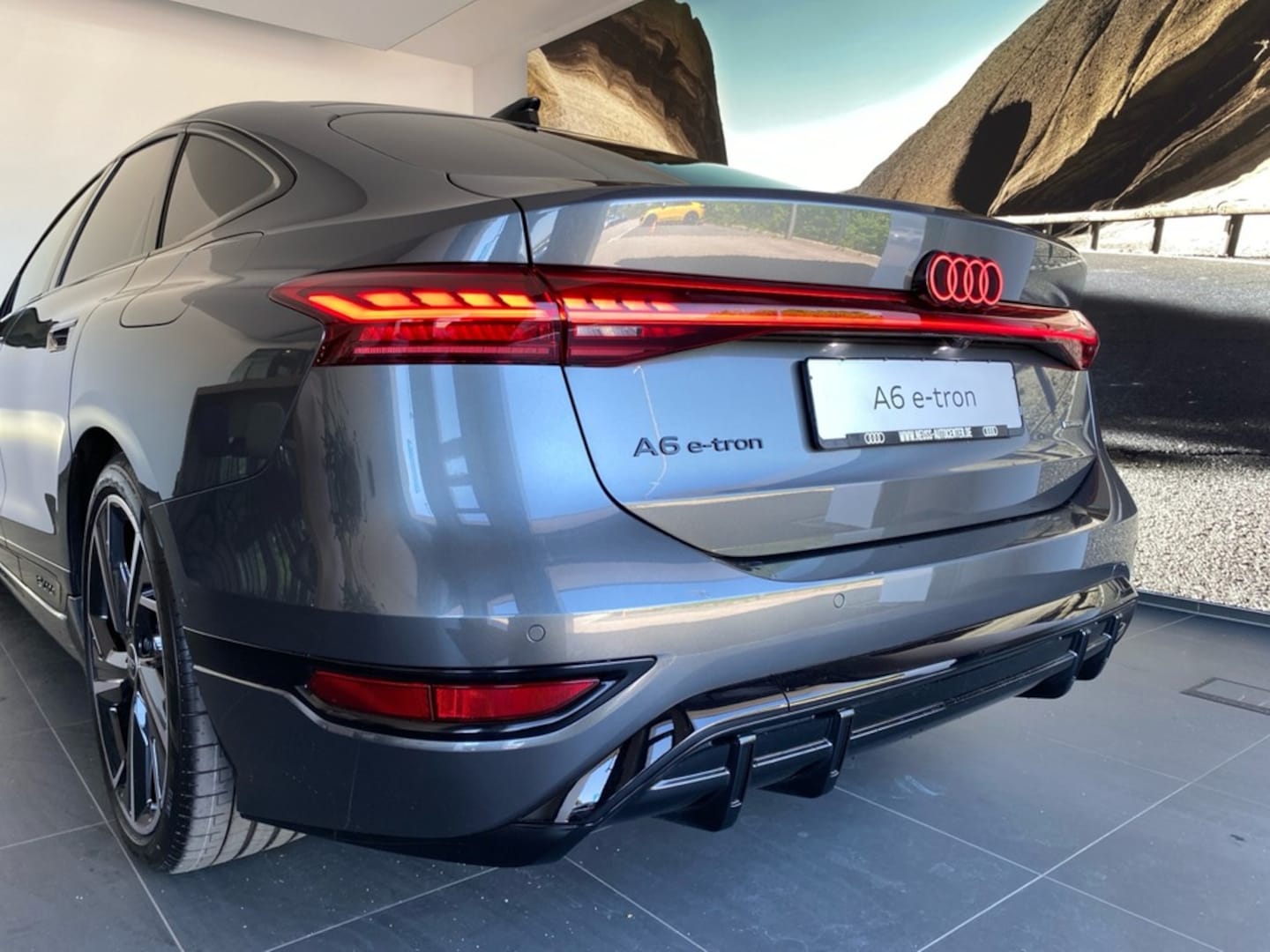 Bild über Audi A6 Sportback e-tron S line business e-tron quattro 315 kW - für weitere Informationen kontaktieren Sie den Audi Partner