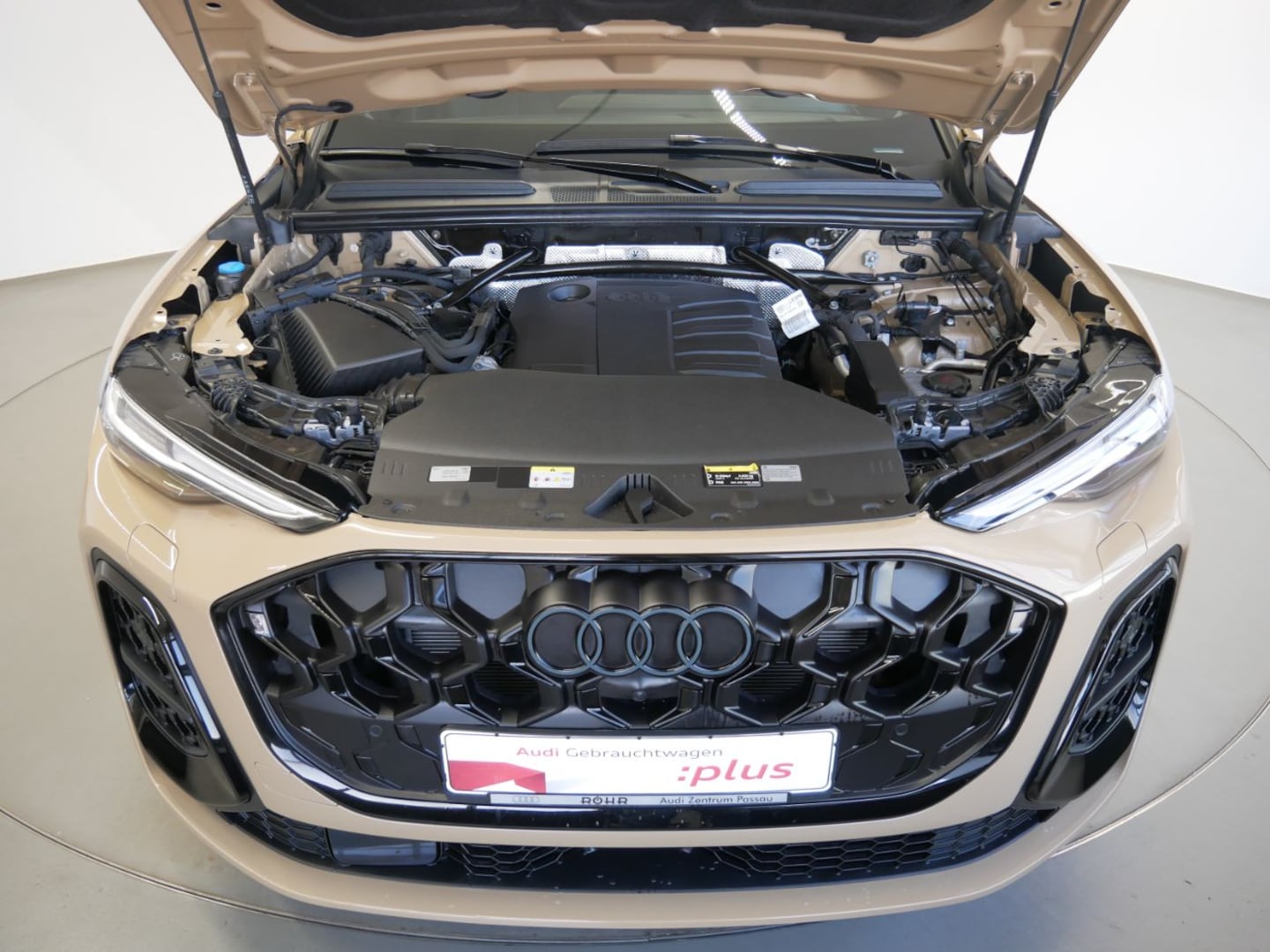 Bild über Audi Q5 SUV TDI quattro 150 kW S tronic - für weitere Informationen kontaktieren Sie den Audi Partner