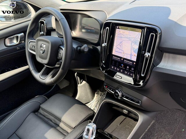 2026 Volvo XC40 Plus - Photo 13