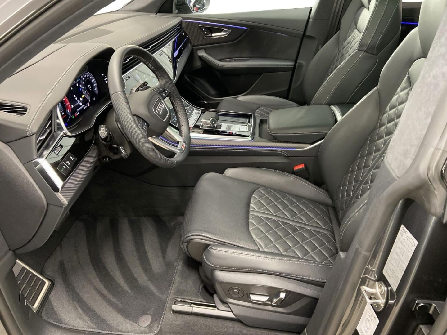 Bild über Audi SQ8 SUV TFSI quattro tiptronic - für weitere Informationen kontaktieren Sie den Audi Partner