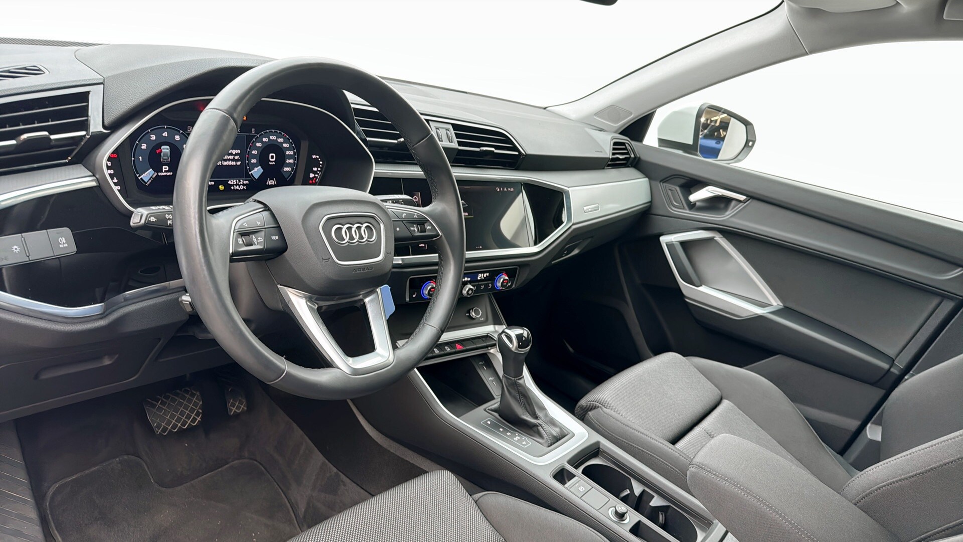 Bild som visar&nbsp;Audi Q3&nbsp;Q3 35 TFSI Proline advanced 150 hk S tronic - för mer information kontakta din Audi Partner