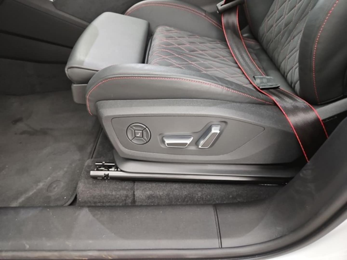 Bild über Audi Q6 Sportback e-tron e-tron performance - für weitere Informationen kontaktieren Sie den Audi Partner