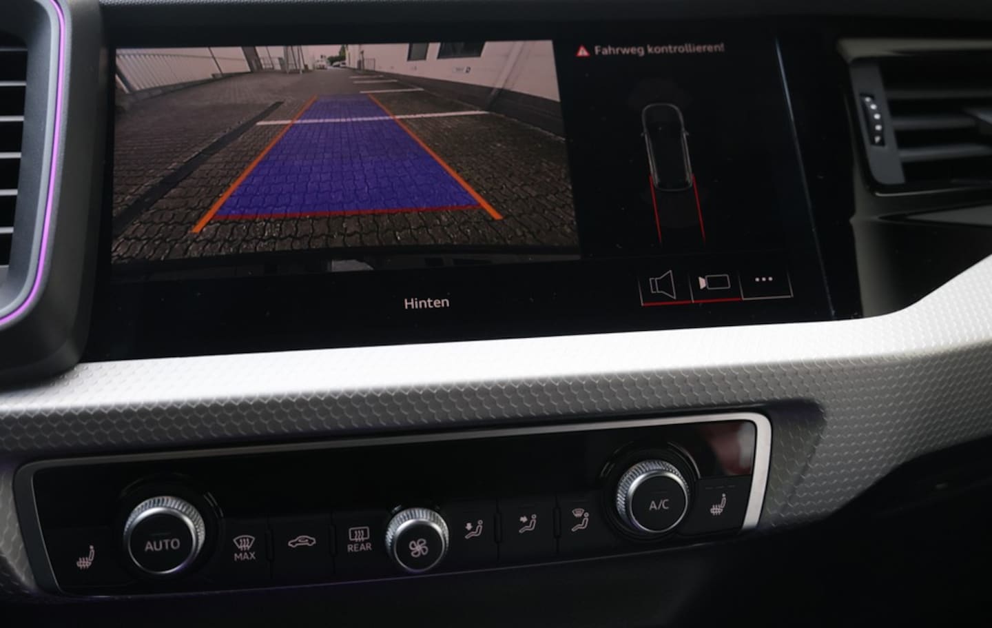 Bild über Audi A1 Sportback S line 35 TFSI S tronic - für weitere Informationen kontaktieren Sie den Audi Partner