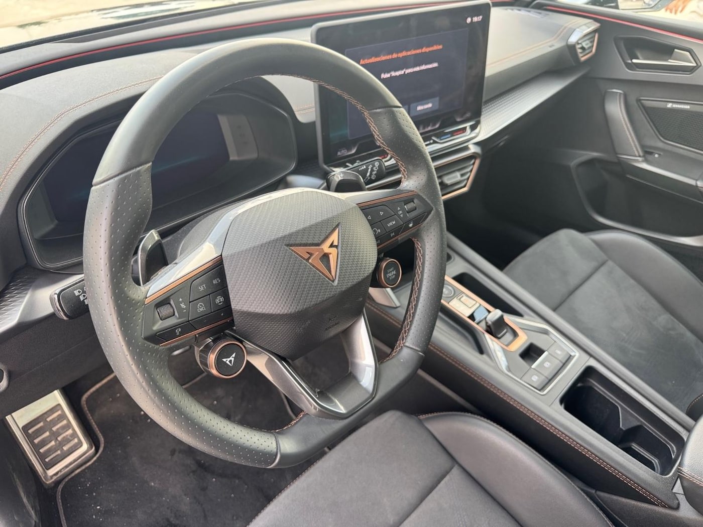 CUPRA Leon Sportstourer 1.5 eTSI DSG 110 kW (150 CV) — photo 16