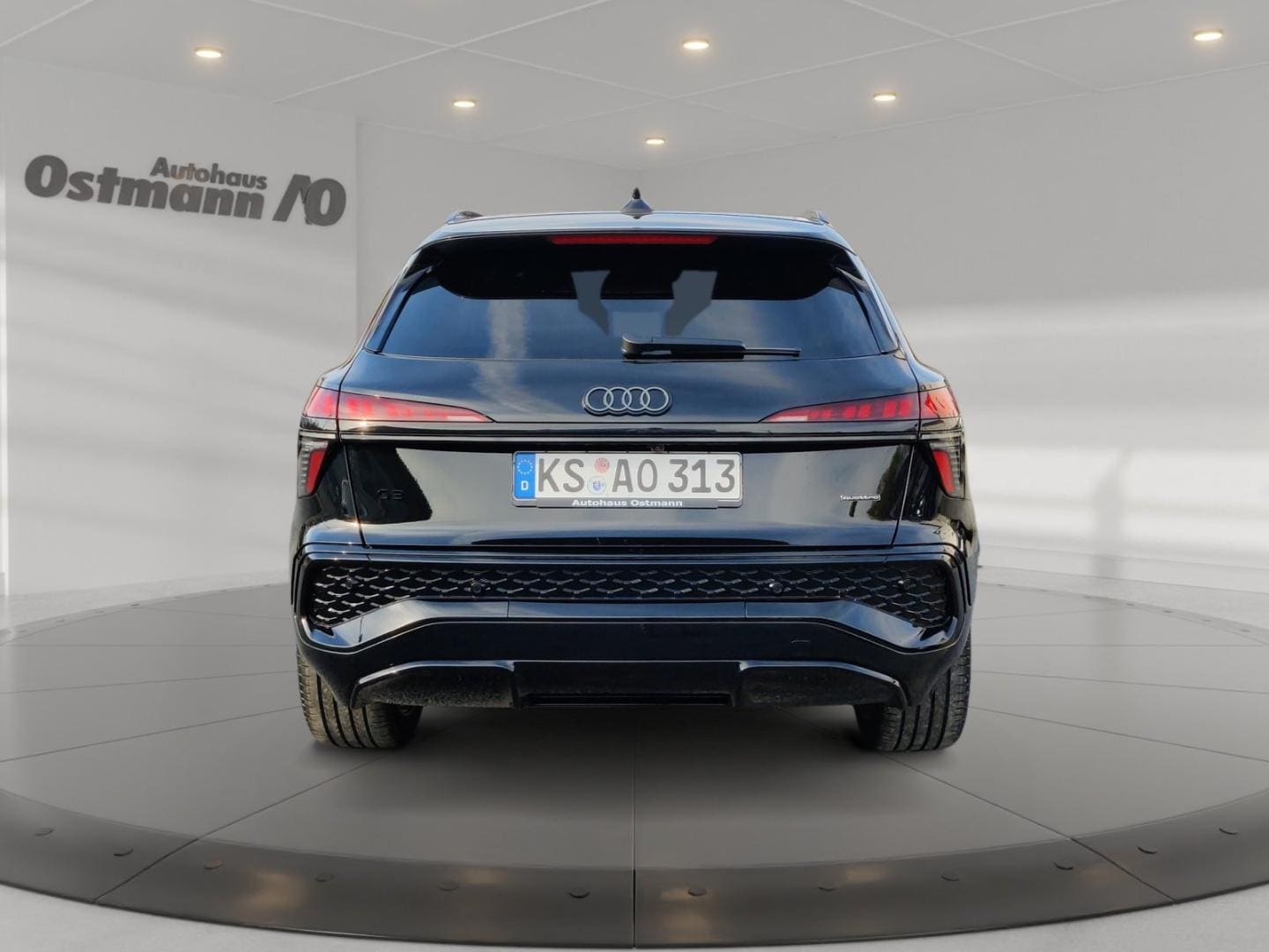 Bild über Audi Q3 SUV TFSI quattro 195 kW S tronic - für weitere Informationen kontaktieren Sie den Audi Partner