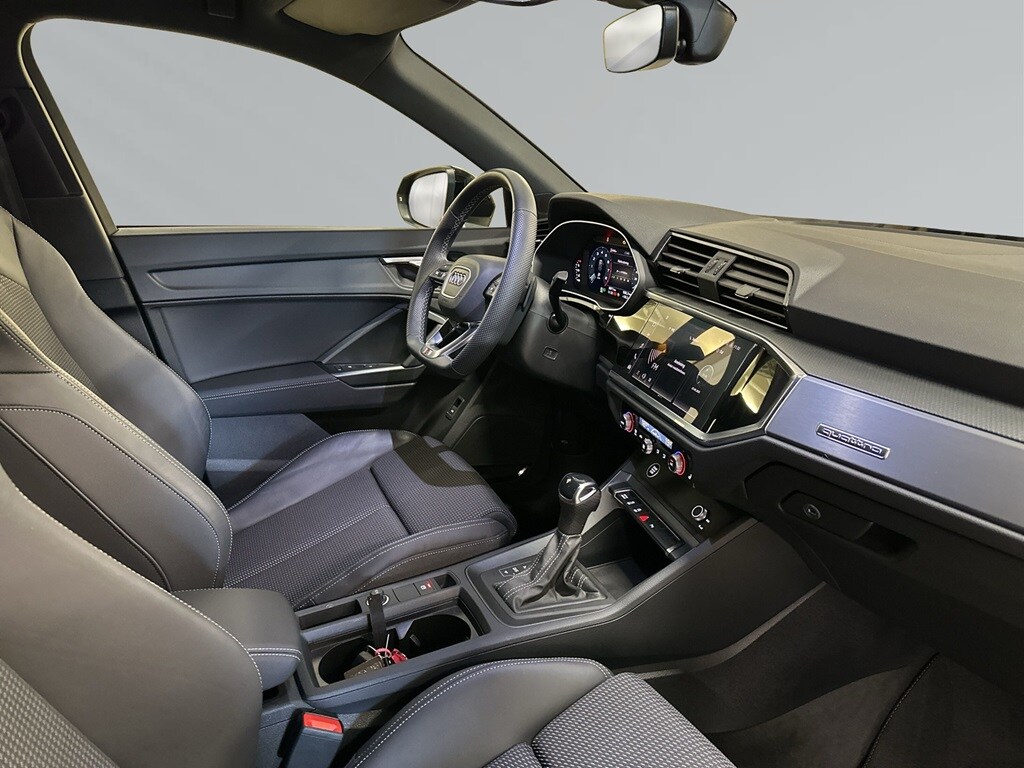 Image about Audi Q3 Q3 40 TFSI quattro S line 190 hk S tronic