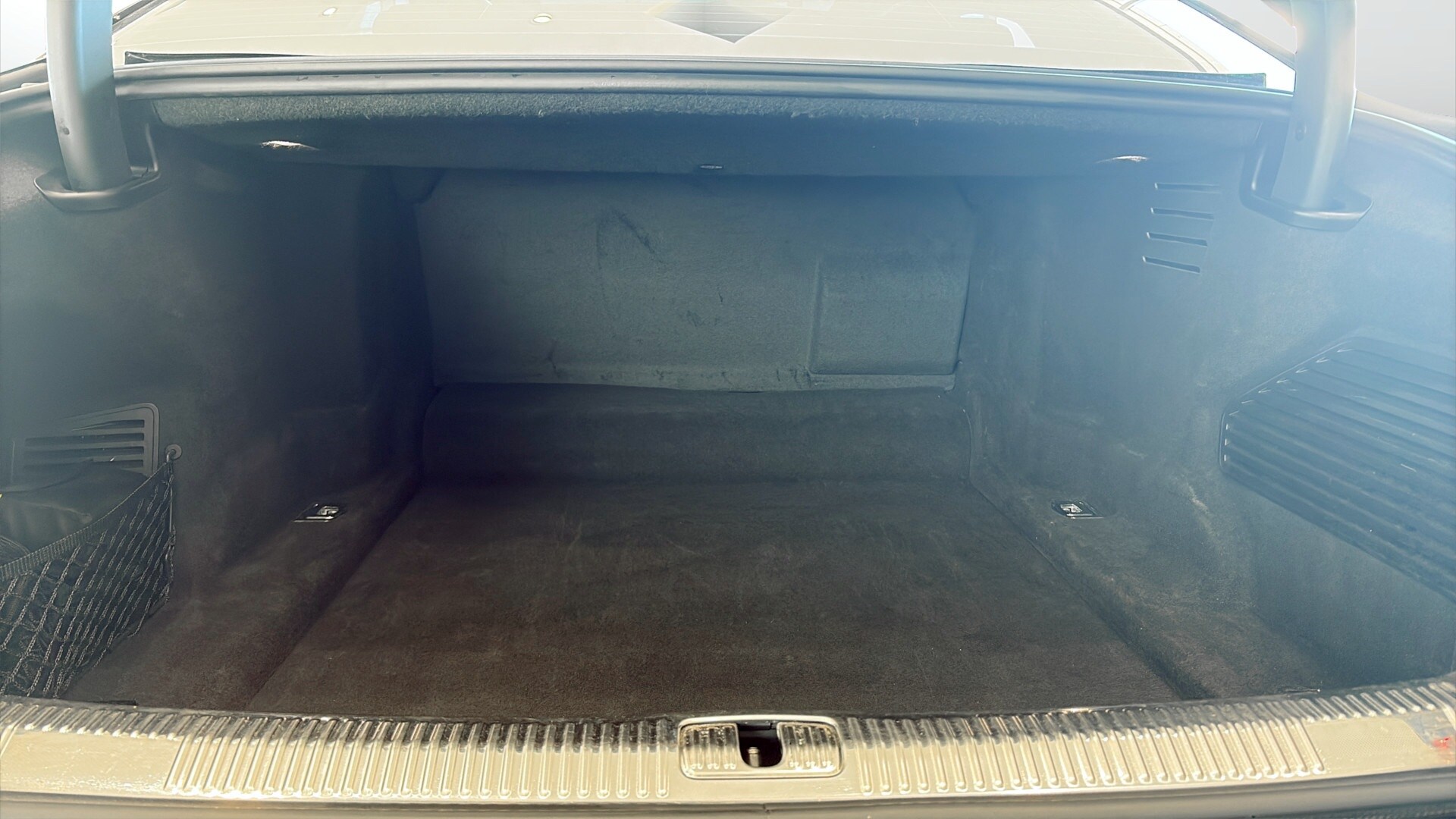 Bild som visar&nbsp;Audi A8&nbsp;A8 50 TDI quattro 286 hk tiptronic - för mer information kontakta din Audi Partner