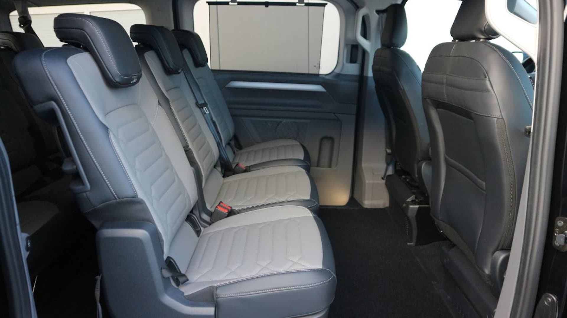 Volkswagen Caravelle Style