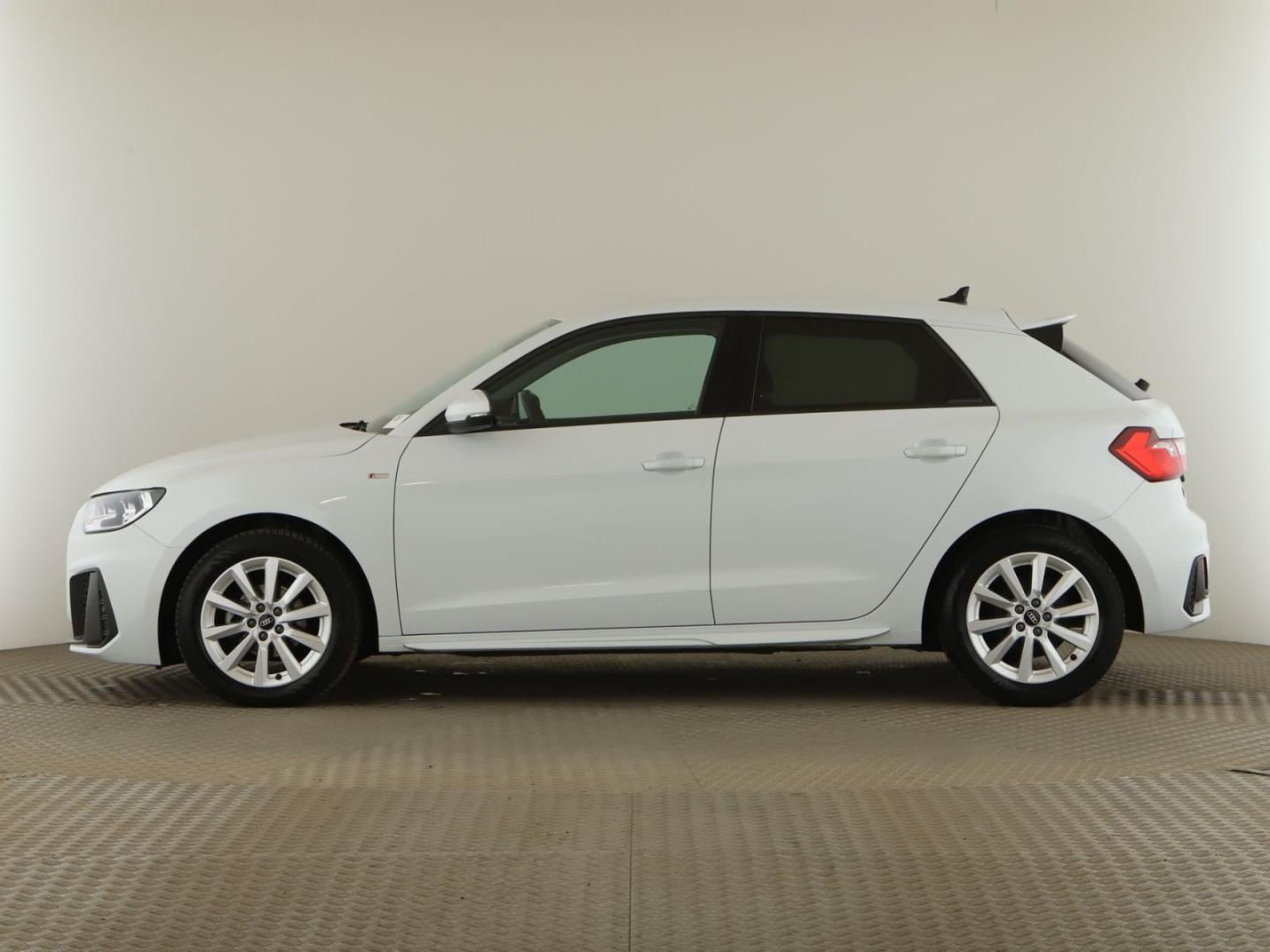 Bild über Audi A1 Sportback S line 25 TFSI S tronic - für weitere Informationen kontaktieren Sie den Audi Partner