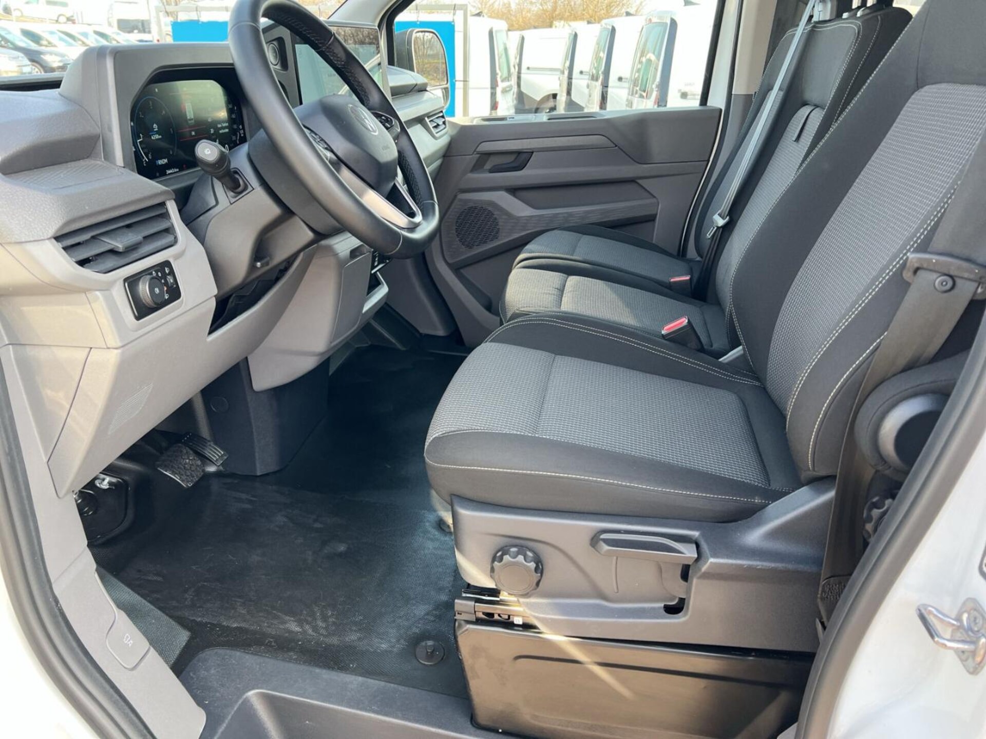 Volkswagen Caravelle langer Radstand Basis-Modell