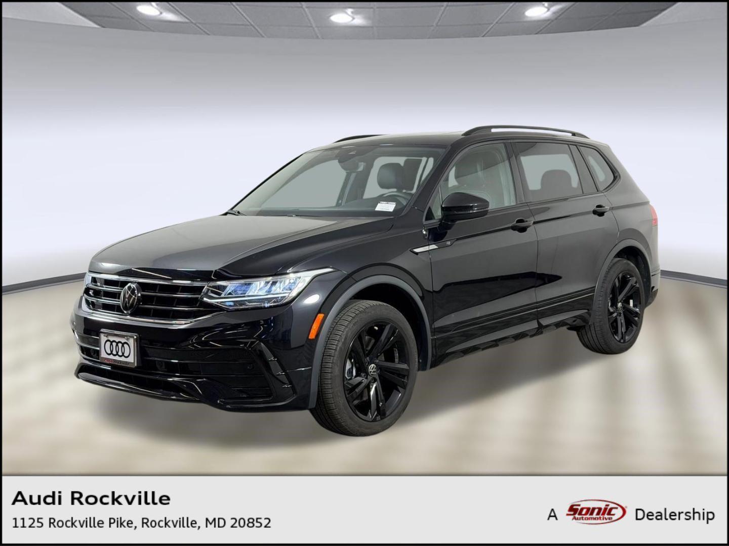 2024 Volkswagen Tiguan 2.0T SE R-Line Black 4Motion's photo