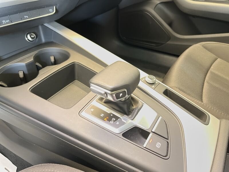 Immagine di Audi A4 Avant Business 30 TDI 100 kW (136 PS) S tronic - Vista: for more details contact your dealer