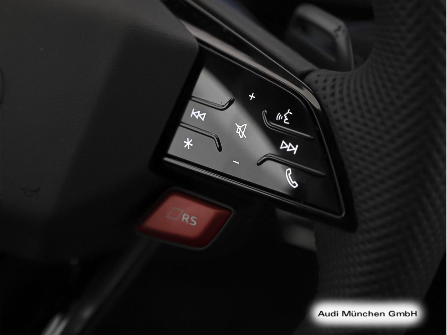 Bild über Audi RS 3 Limousine TFSI quattro 294 kW S tronic - für weitere Informationen kontaktieren Sie den Audi Partner