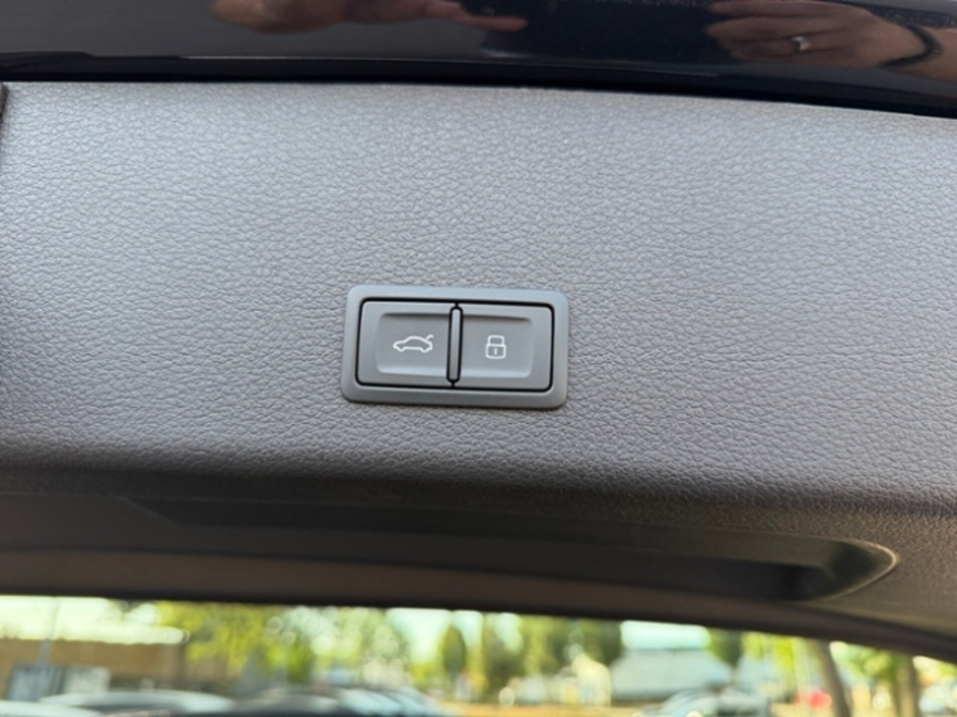 Audi e-tron S line