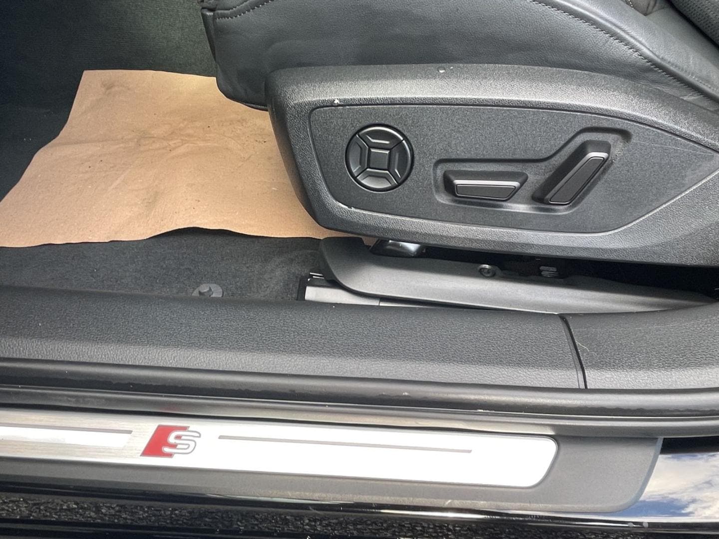 Bild über Audi S6 Limousine TDI quattro tiptronic - für weitere Informationen kontaktieren Sie den Audi Partner
