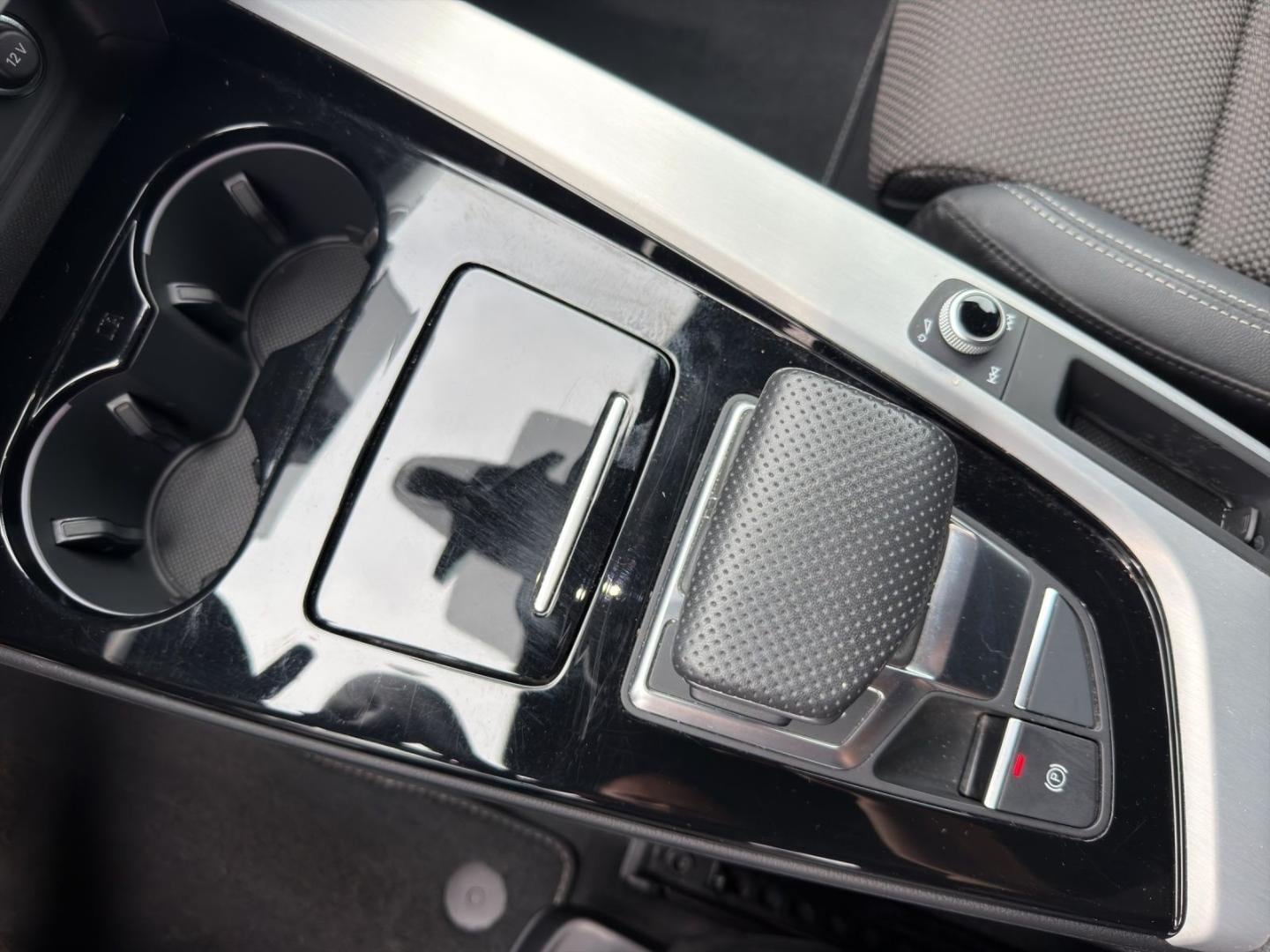 Bild über Audi A4 Avant S line 40 TFSI S tronic - für weitere Informationen kontaktieren Sie den Audi Partner