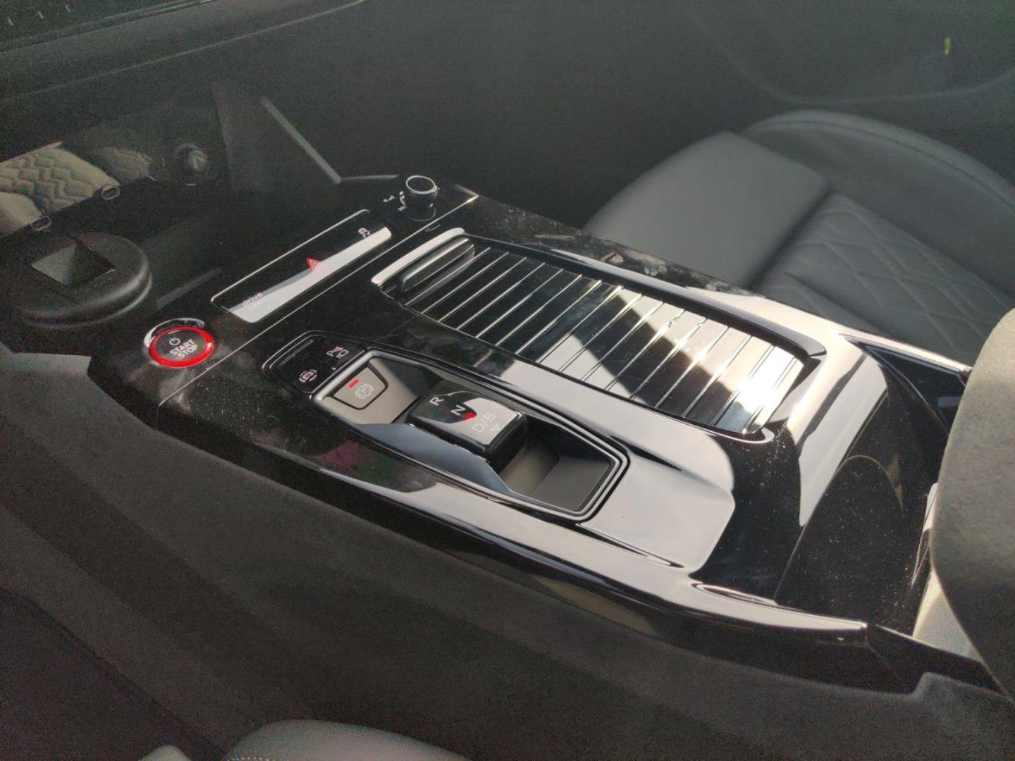 Bild über Audi S6 Avant e-tron edition one grey e-tron - für weitere Informationen kontaktieren Sie den Audi Partner