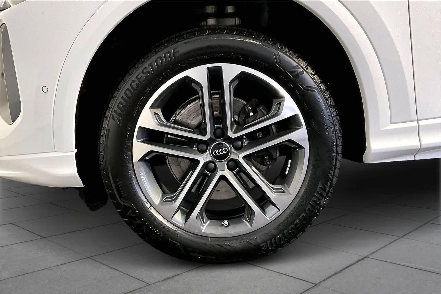 2025 Audi Q5 Premium - Photo 11