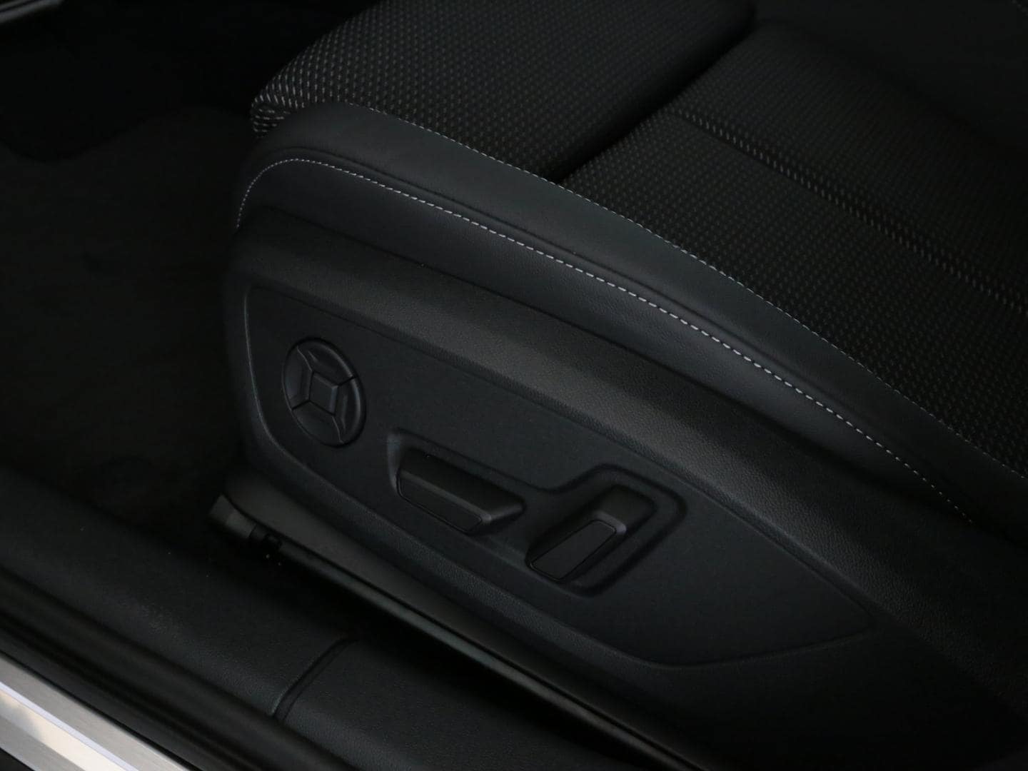 Bild über Audi A3 allstreet TFSI e 40 TFSI e S tronic - für weitere Informationen kontaktieren Sie den Audi Partner
