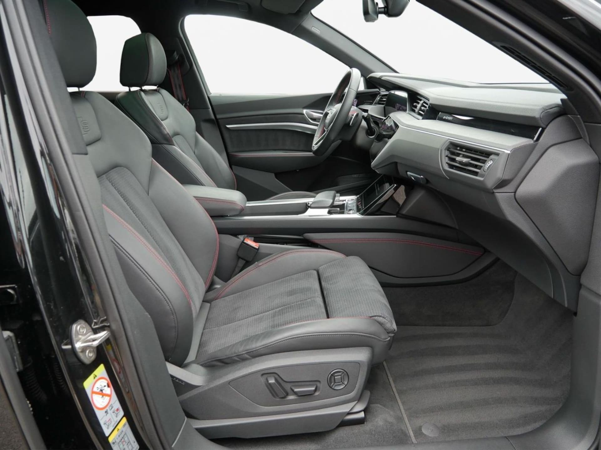 Audi Q8 e-tron S line