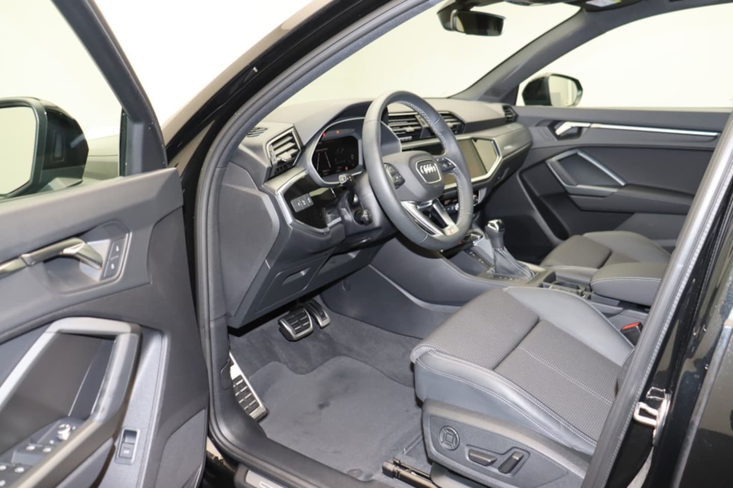 Bild über Audi Q3 S line 40 TFSI quattro S tronic - für weitere Informationen kontaktieren Sie den Audi Partner