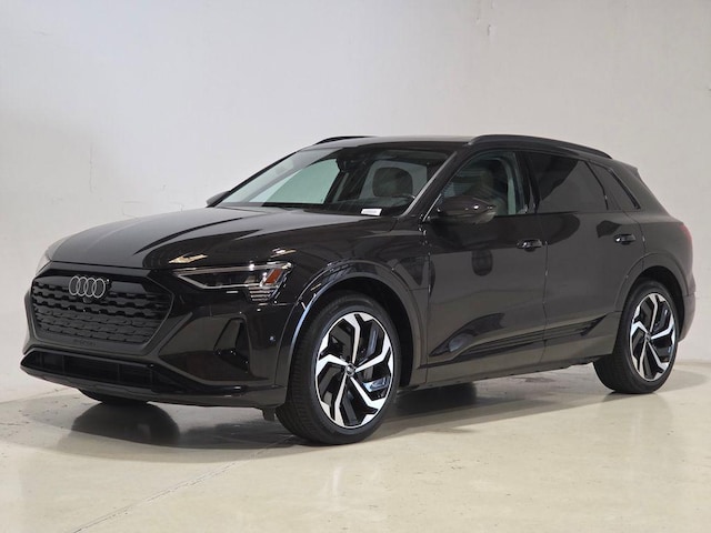 Photo of 2024 Audi Q8 e-tron