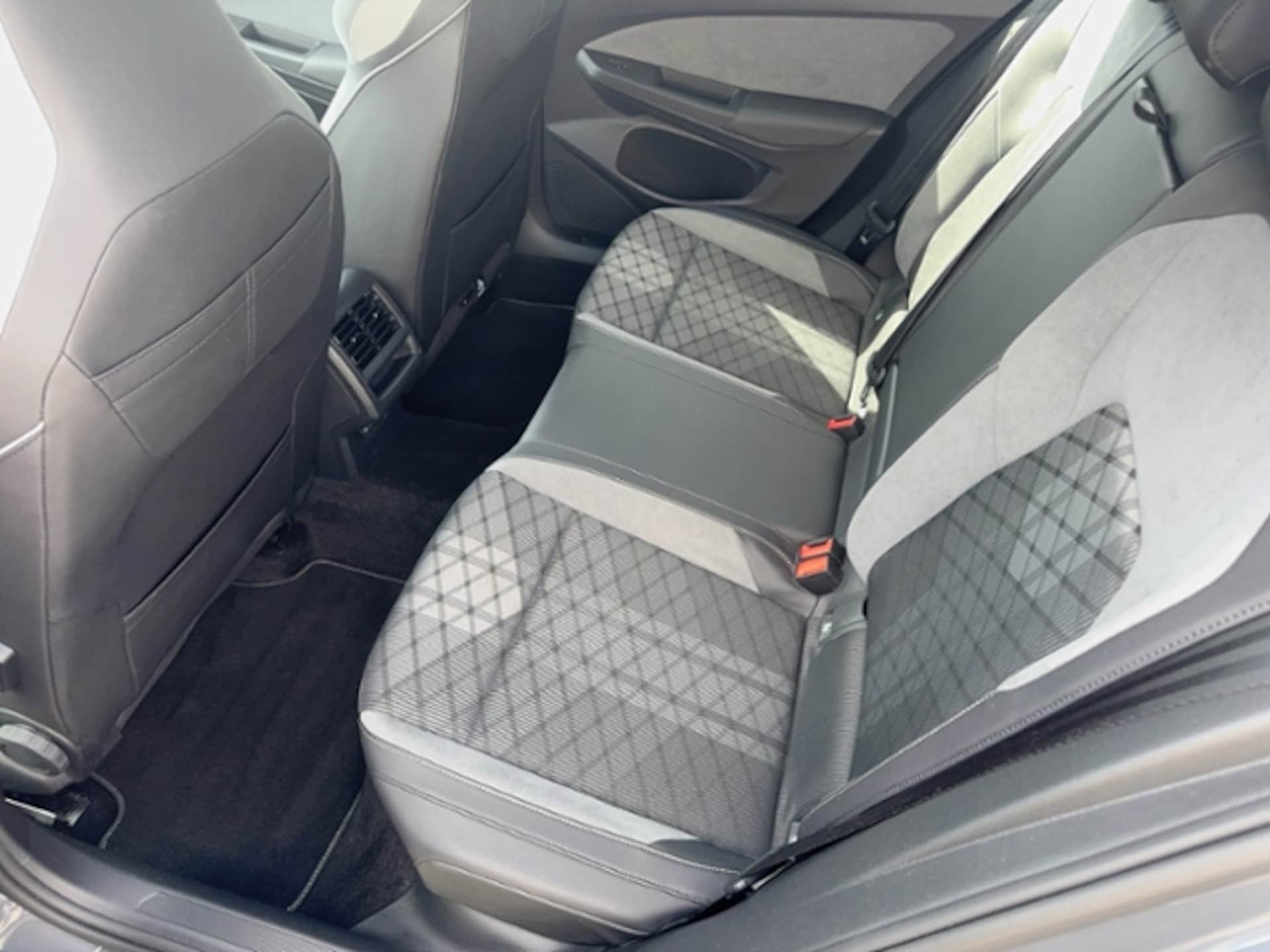 Volkswagen Golf Variant R-Line