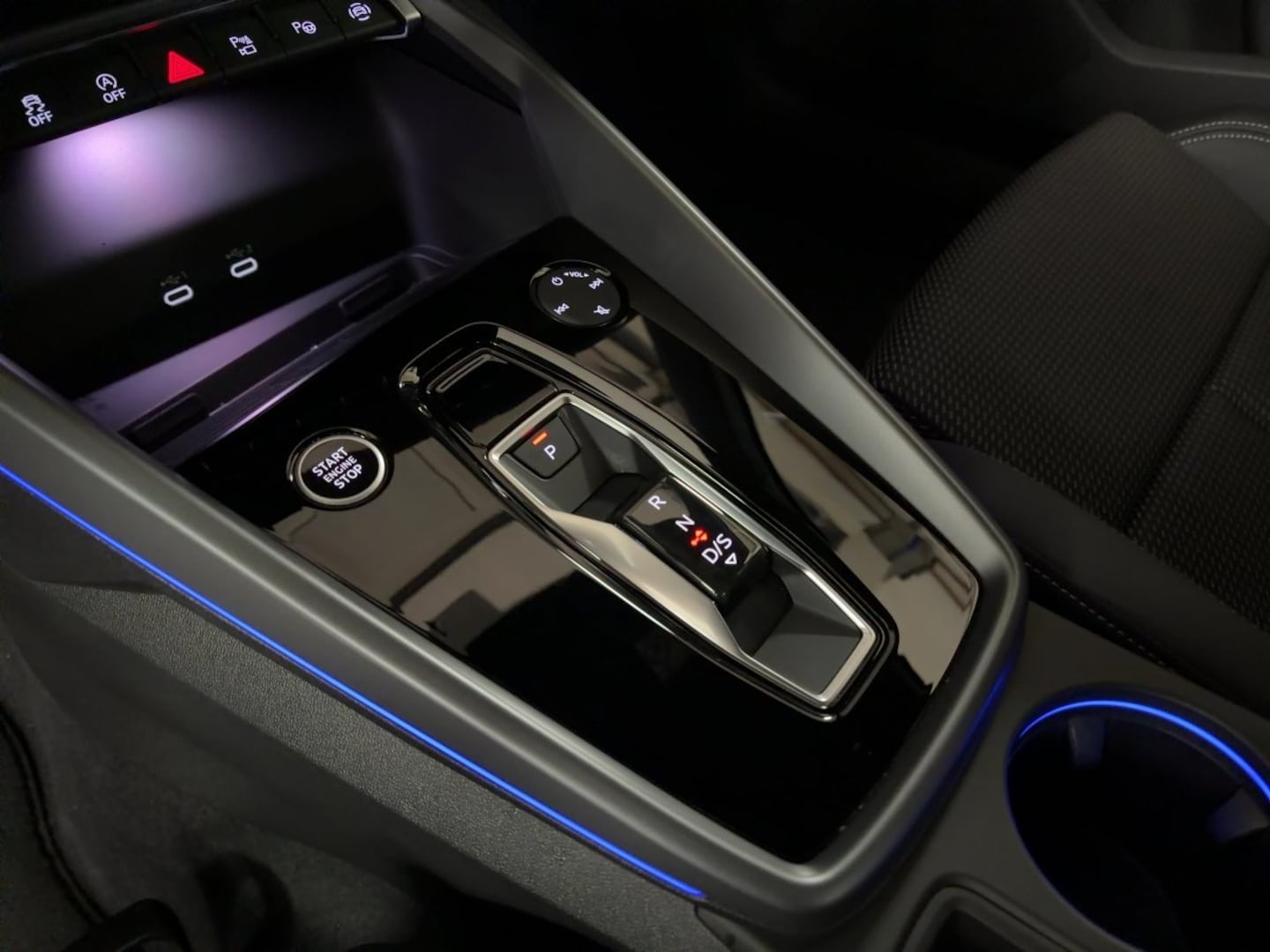 Bild über Audi A3 Sportback S line 35 TFSI S tronic - für weitere Informationen kontaktieren Sie den Audi Partner