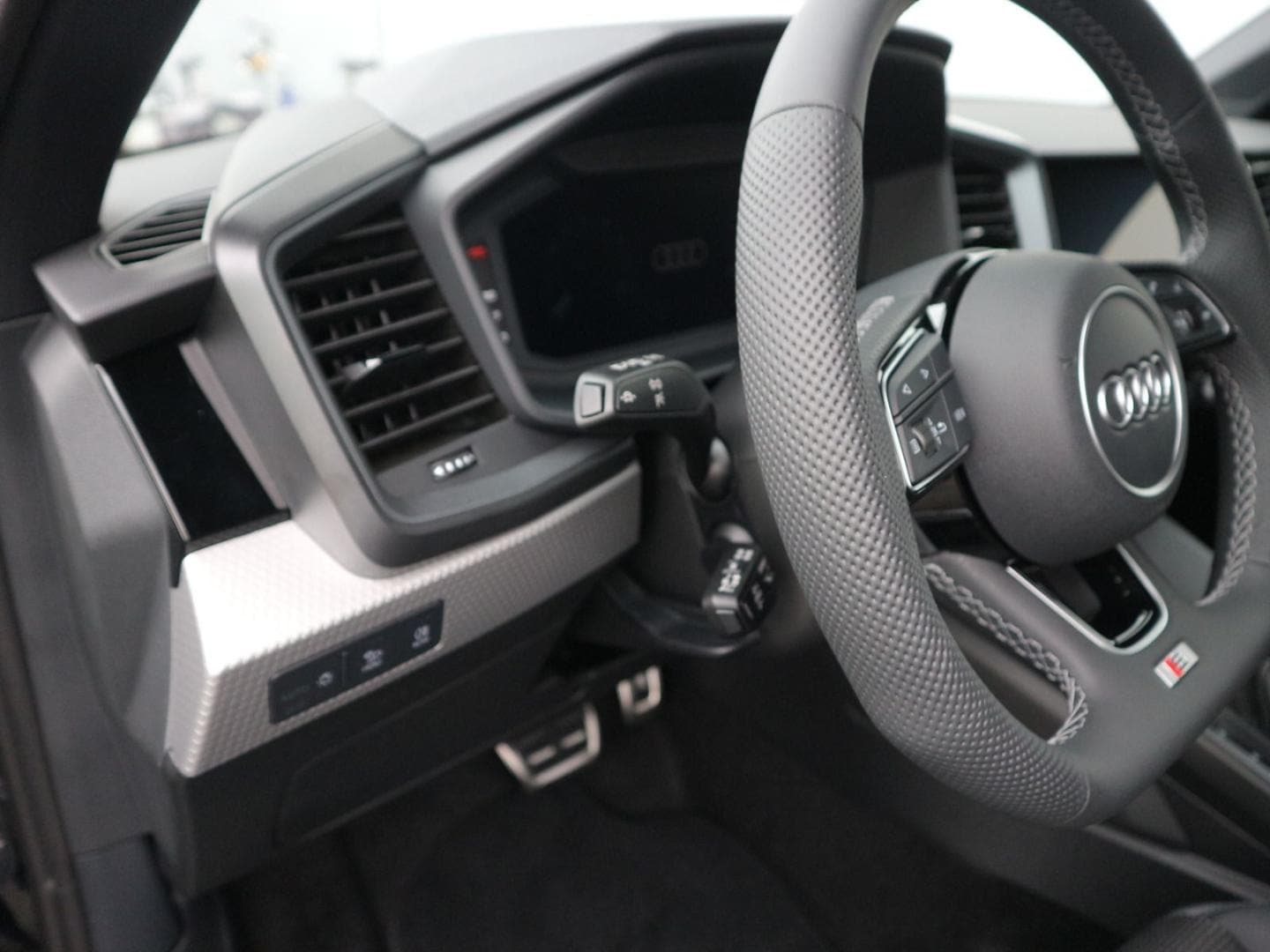 Bild über Audi A1 Sportback S line 35 TFSI S tronic - für weitere Informationen kontaktieren Sie den Audi Partner