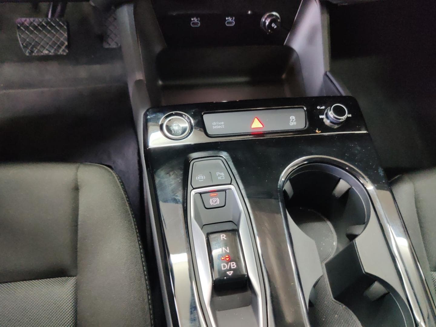 Bild über Audi A6 Avant e-tron e-tron performance - für weitere Informationen kontaktieren Sie den Audi Partner