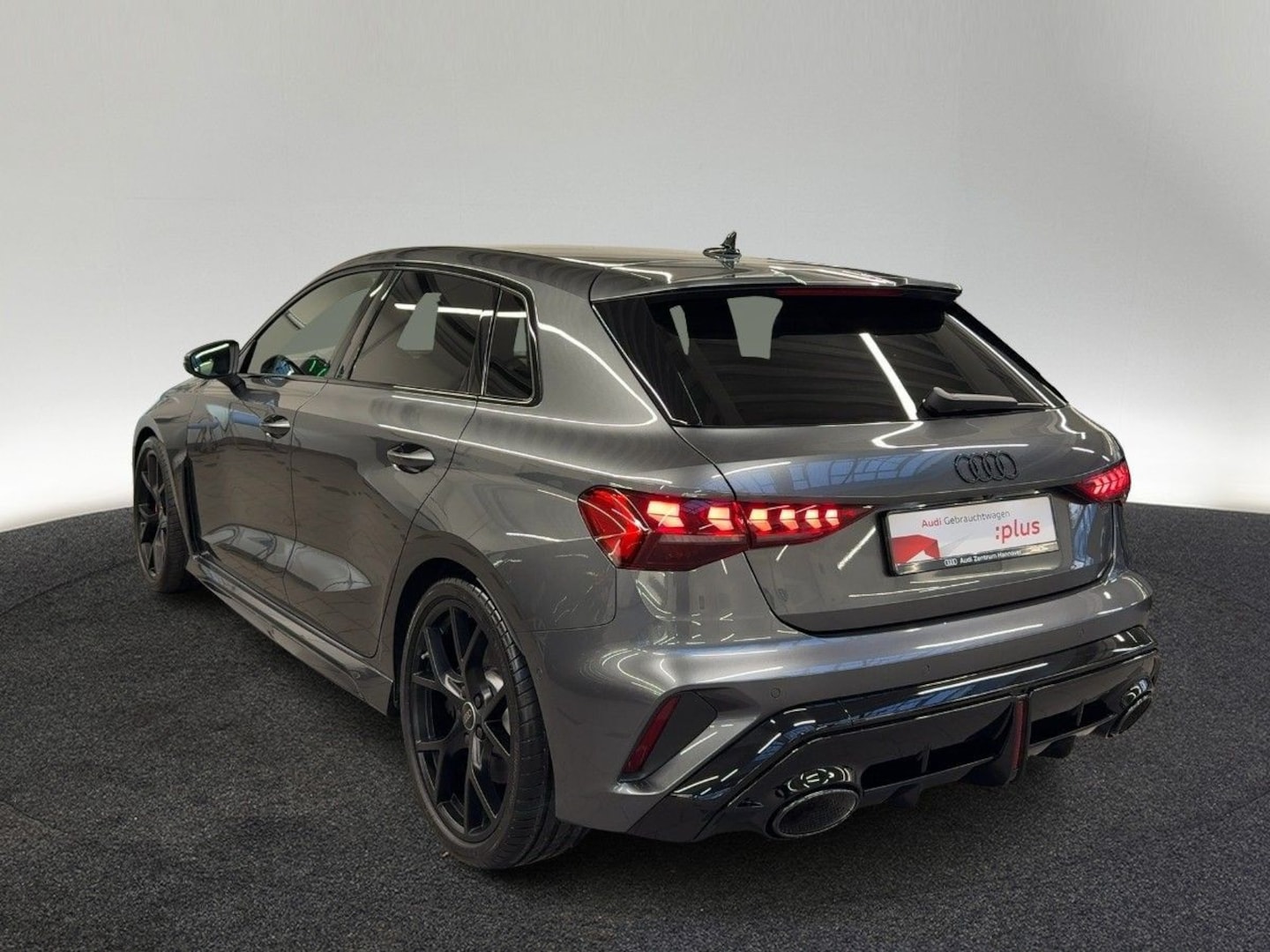 Bild über Audi RS 3 Sportback TFSI quattro 294 kW S tronic - für weitere Informationen kontaktieren Sie den Audi Partner