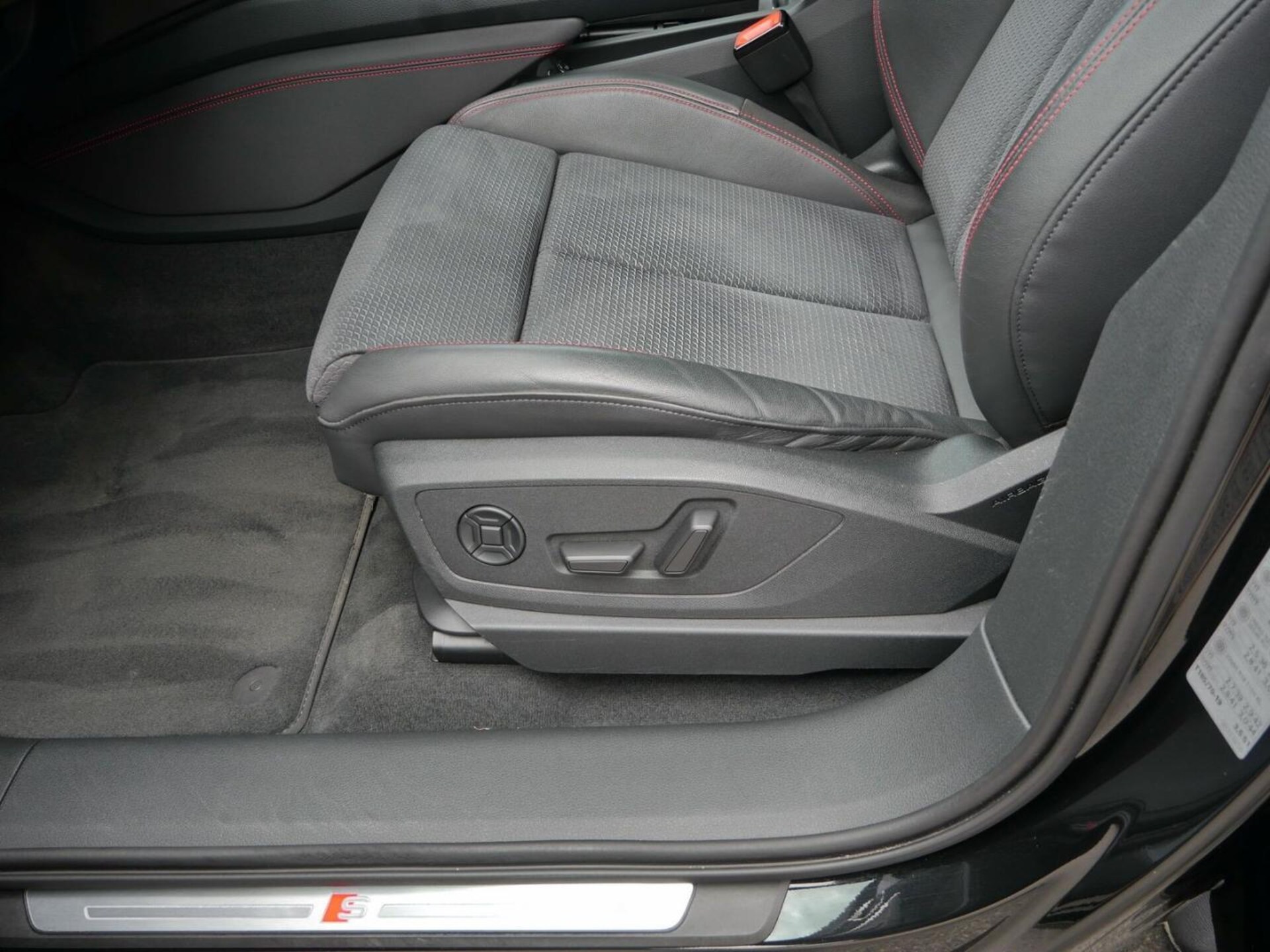 Audi Q8 e-tron S line