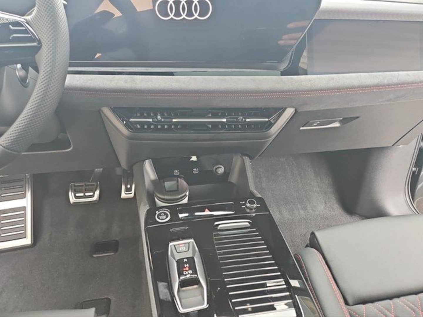 Bild über Audi Q6 Sportback e-tron e-tron quattro - für weitere Informationen kontaktieren Sie den Audi Partner
