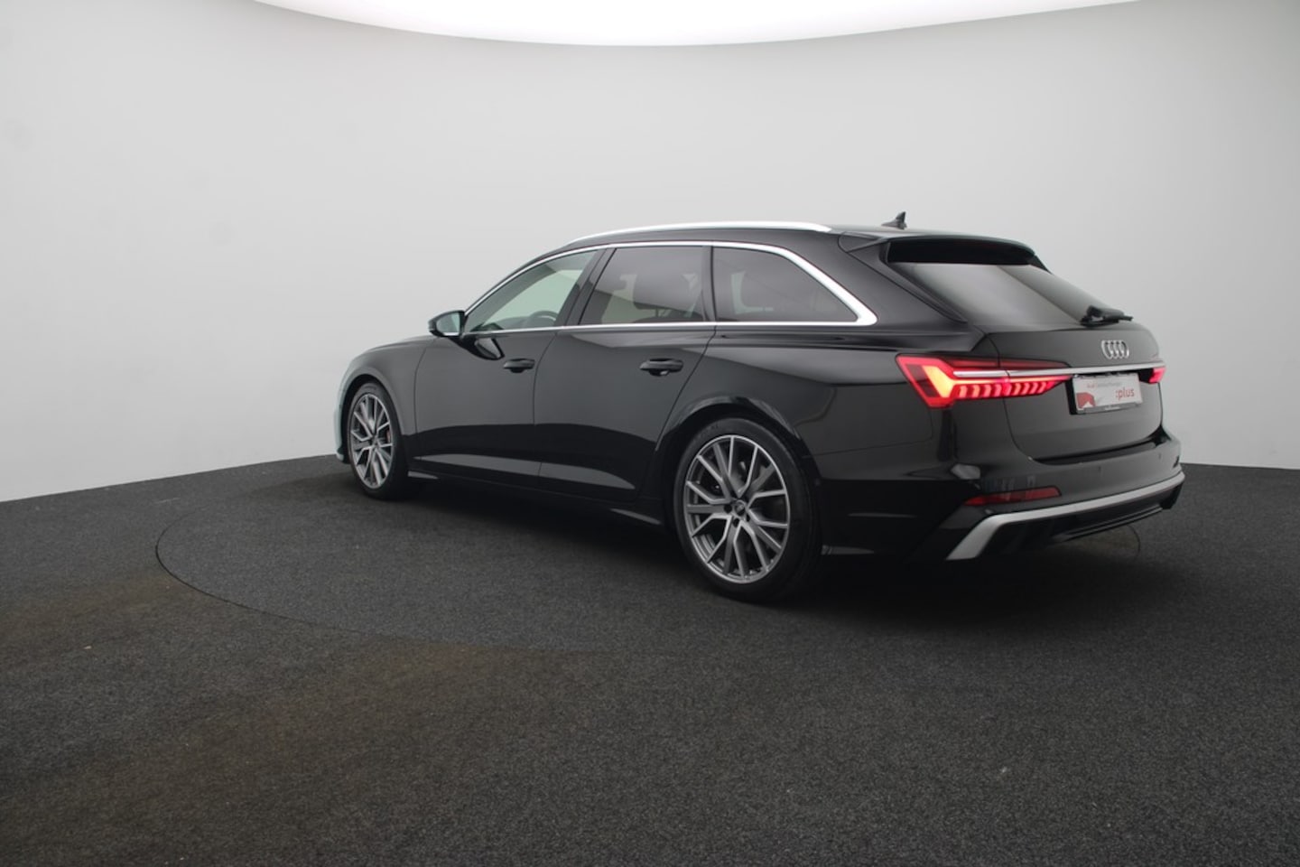Bild über Audi S6 Avant TDI quattro tiptronic - für weitere Informationen kontaktieren Sie den Audi Partner