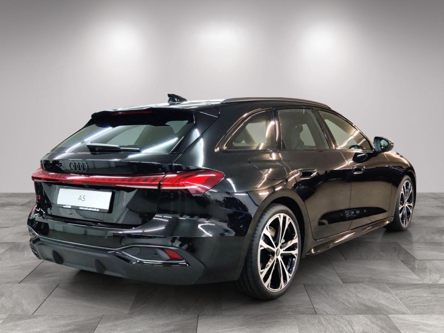 Bild über Audi A5 Avant TDI quattro 150 kW S tronic - für weitere Informationen kontaktieren Sie den Audi Partner