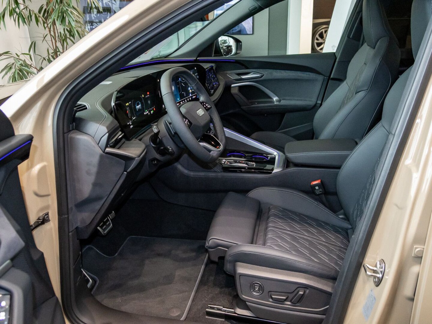 Bild über Audi Q5 SUV TDI quattro 150 kW S tronic - für weitere Informationen kontaktieren Sie den Audi Partner