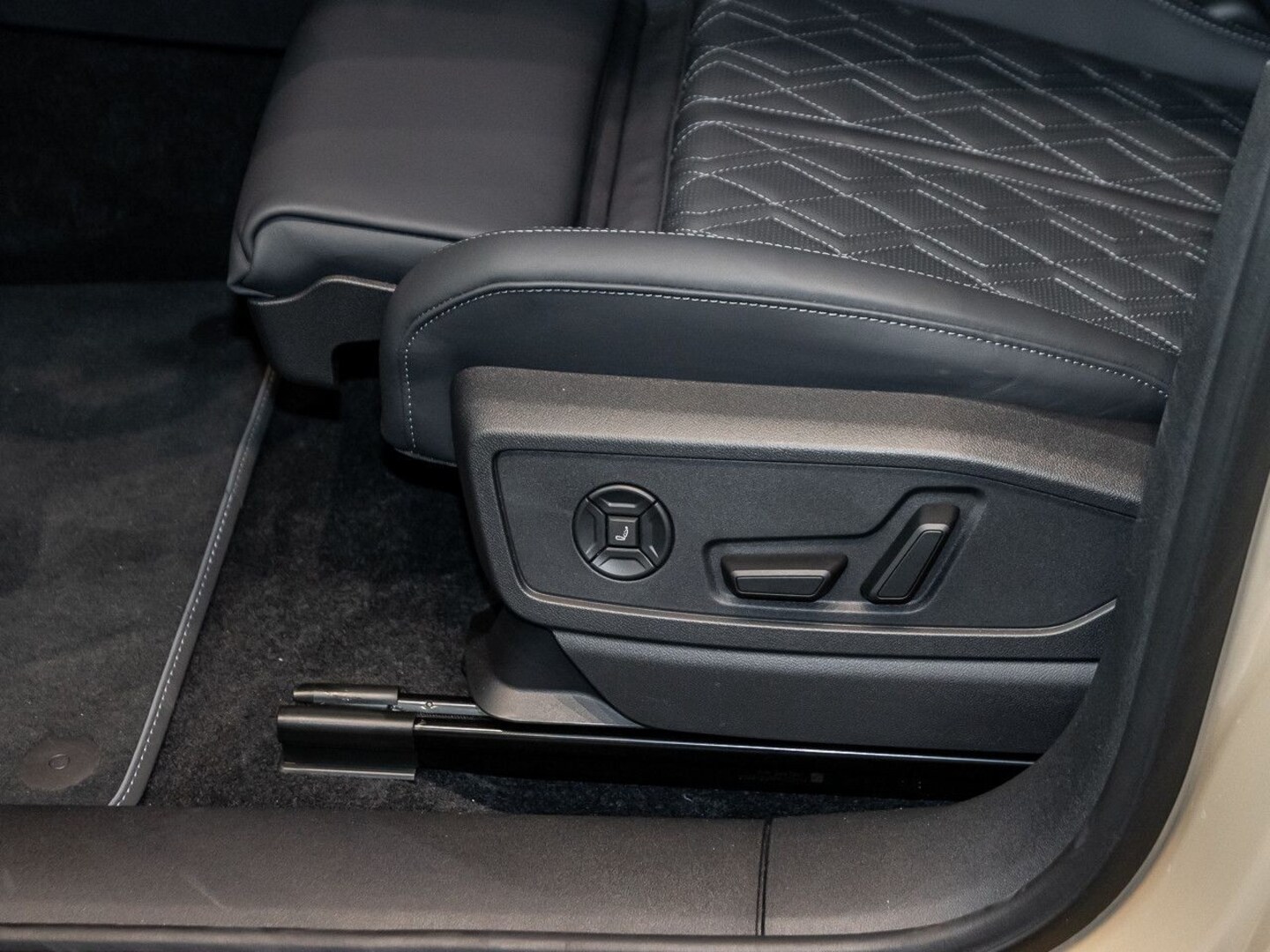 Bild über Audi Q5 SUV TDI quattro 150 kW S tronic - für weitere Informationen kontaktieren Sie den Audi Partner