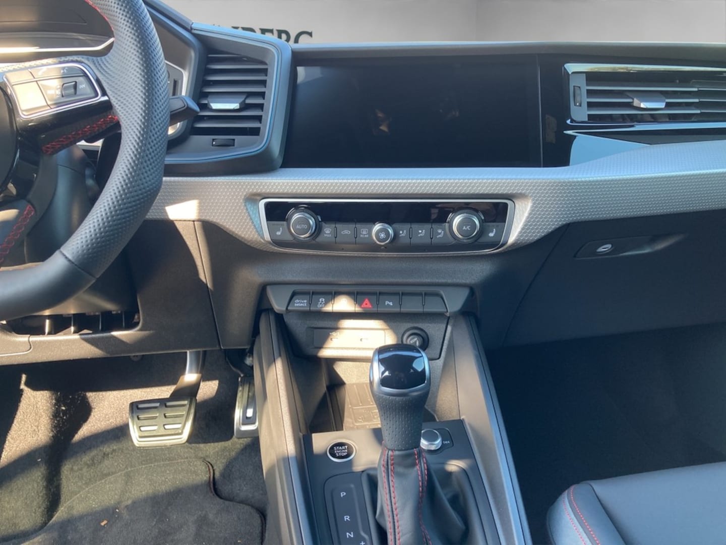Bild über Audi A1 Sportback S line 40 TFSI S tronic - für weitere Informationen kontaktieren Sie den Audi Partner
