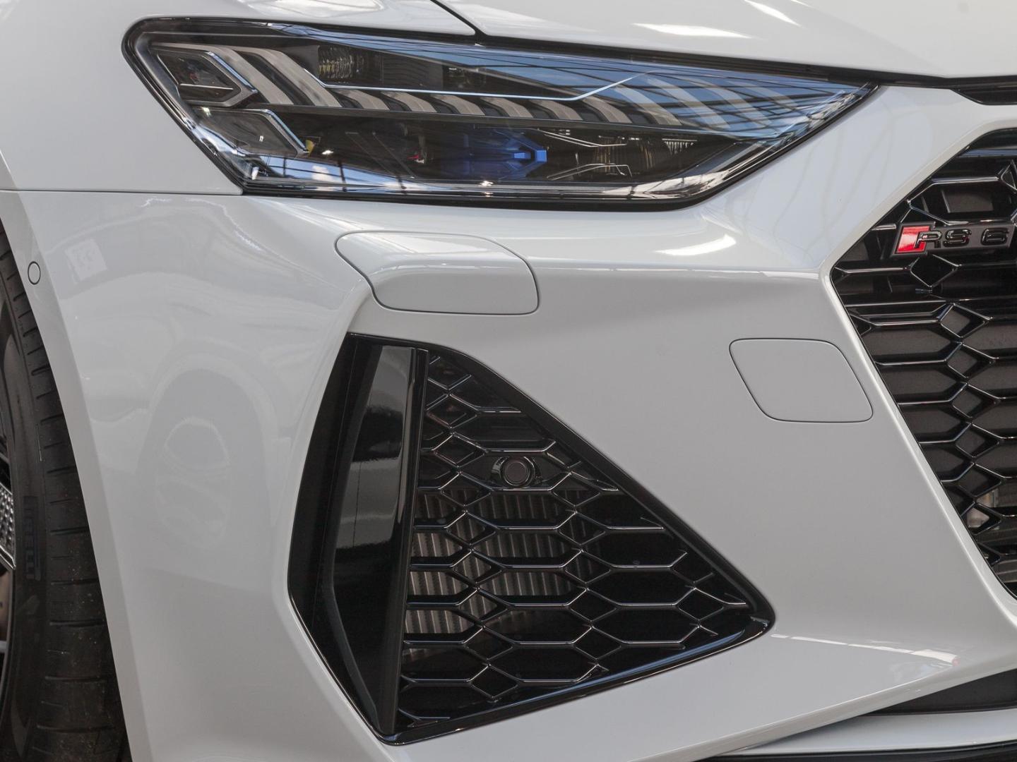 Image about Audi RS 6 Avant performance quattro tiptronic