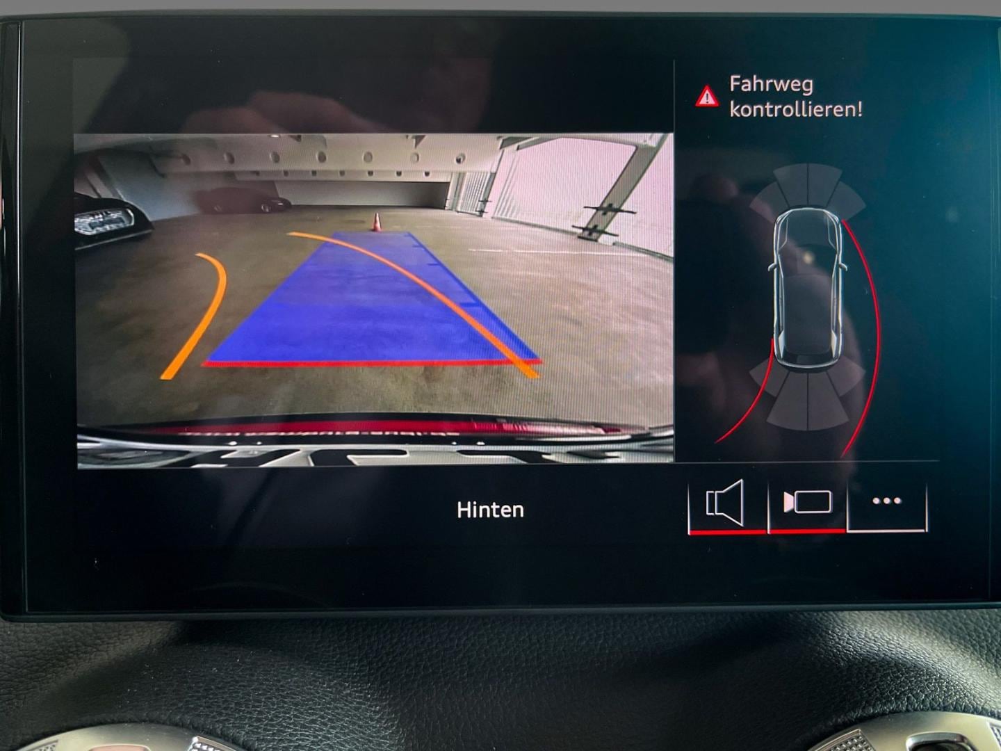 Bild über Audi SQ2 TFSI quattro S tronic - für weitere Informationen kontaktieren Sie den Audi Partner