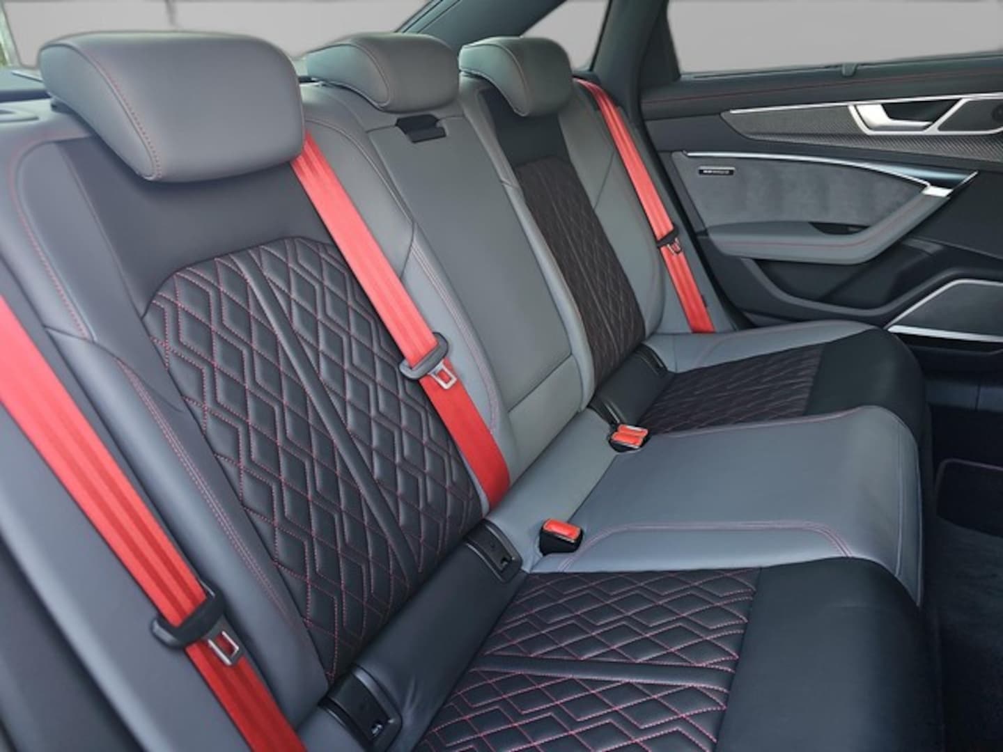 Bild über Audi S6 Limousine TDI quattro tiptronic - für weitere Informationen kontaktieren Sie den Audi Partner