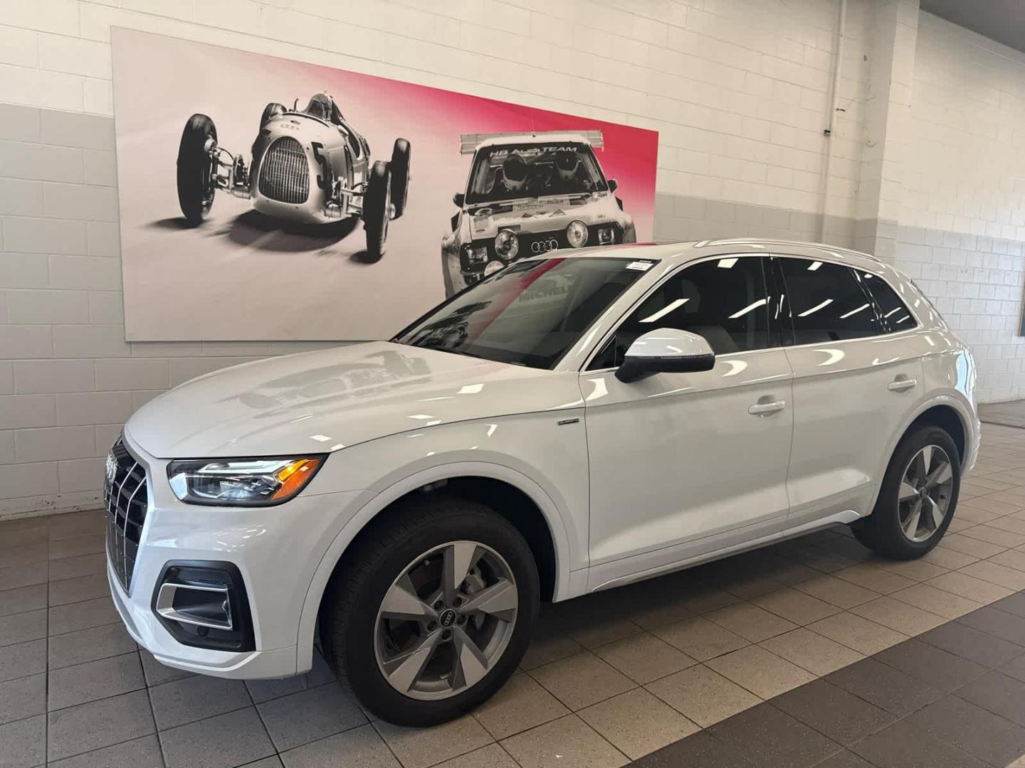 2023 Audi Q5 40 Premium Plus's photo