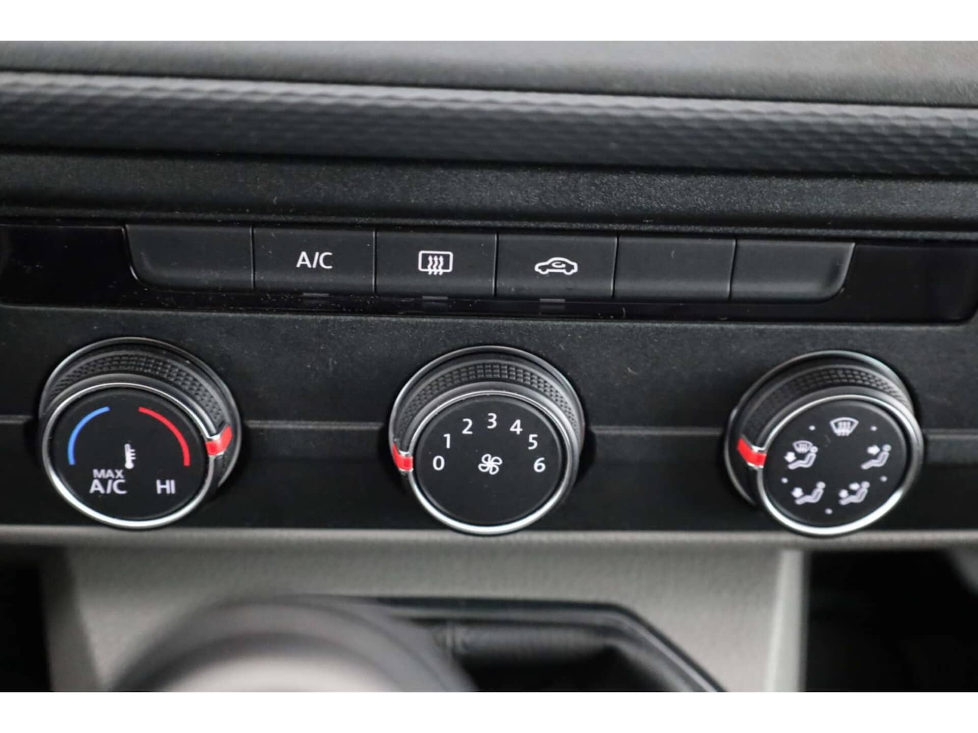 Volkswagen T6.1 Transporter Kombi langer Radstand
