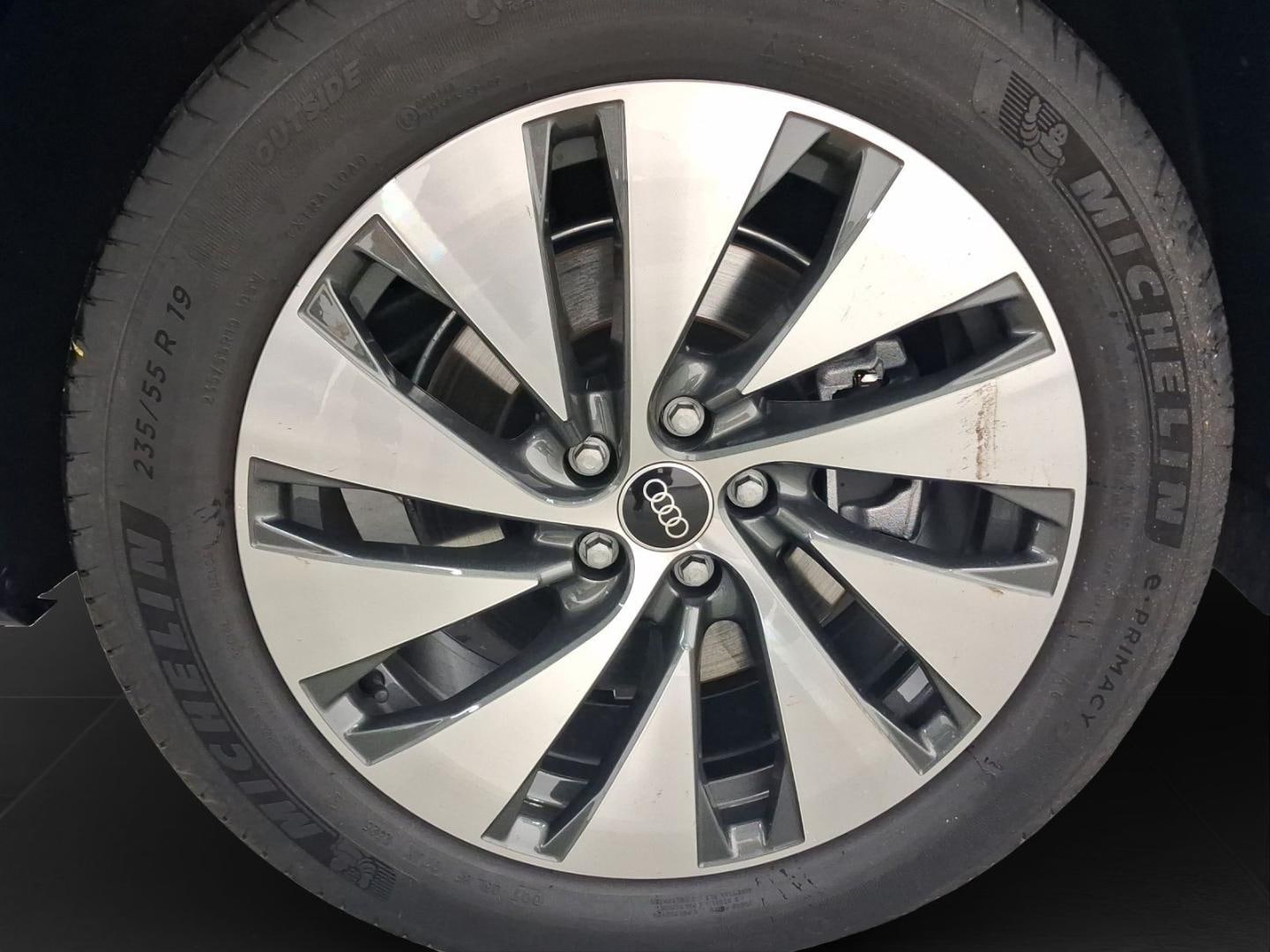 Bild über Audi Q5 SUV TDI quattro 150 kW S tronic - für weitere Informationen kontaktieren Sie den Audi Partner
